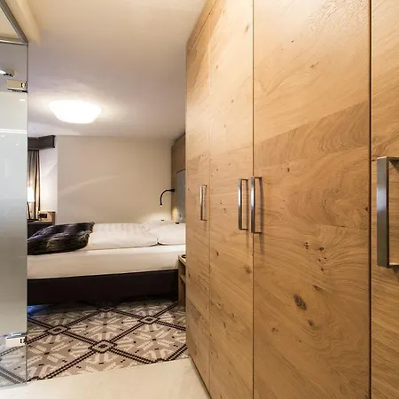Valentin Hotel 4*
